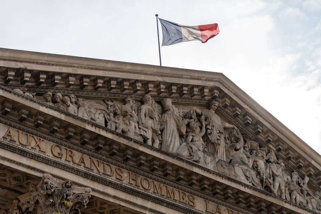 Justice System Crisis Fractures French Government's Legislative Majority
